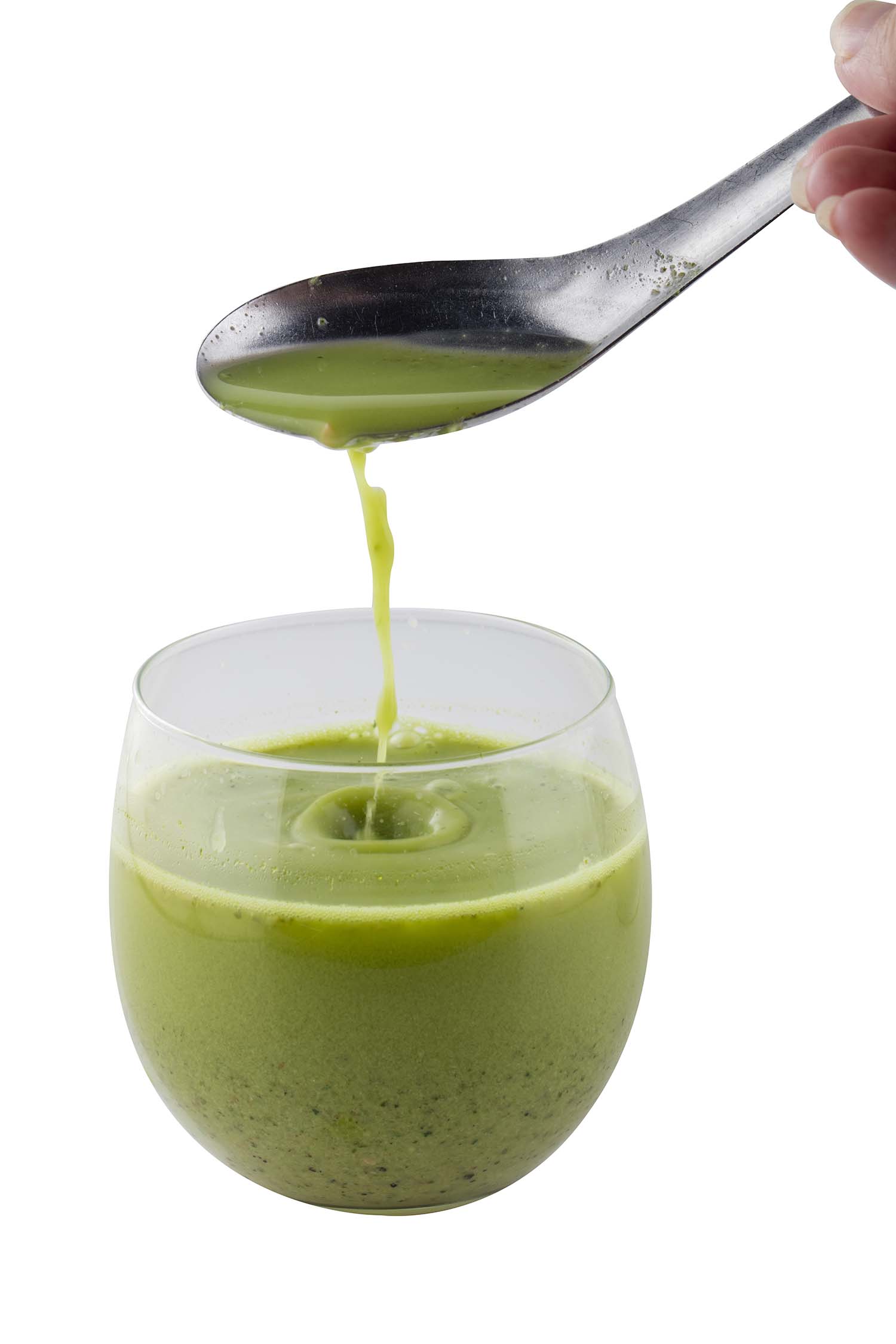 Freshly pounded Lei Cha tea being poured from a spoon into a glass